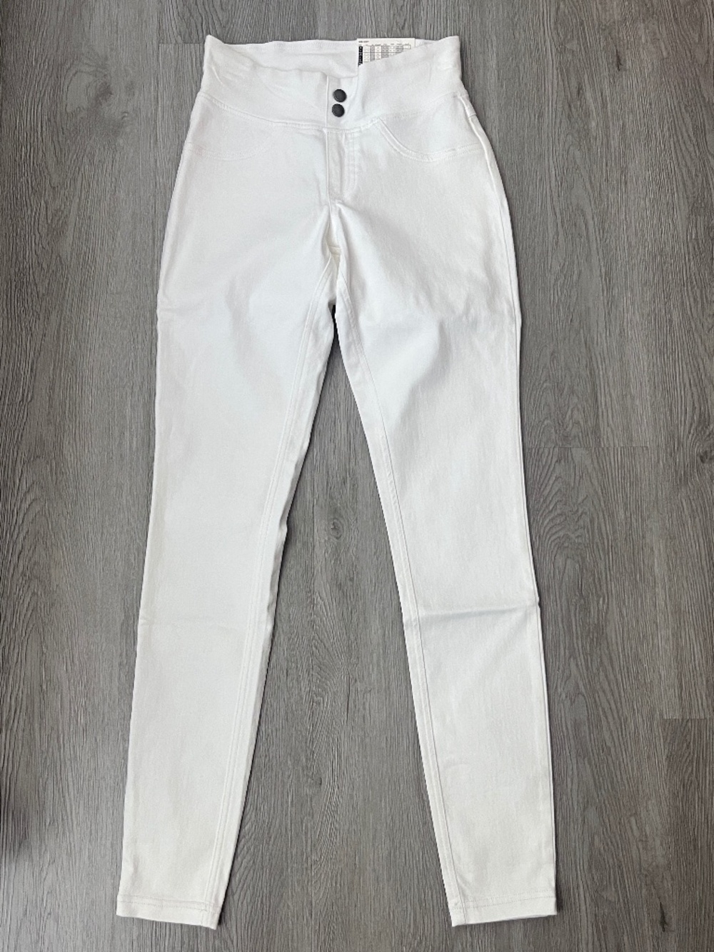 HUE Classic Double Button Smooth Denim Skimmer Leggings, White Wash Size S